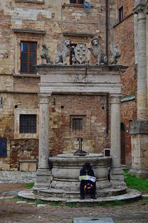 英超球队结合疲劳评分系统动态分配替补上场时机，英超受伤率